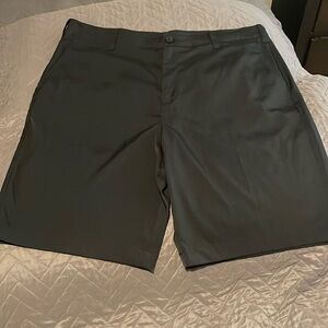 Men’s golf shorts